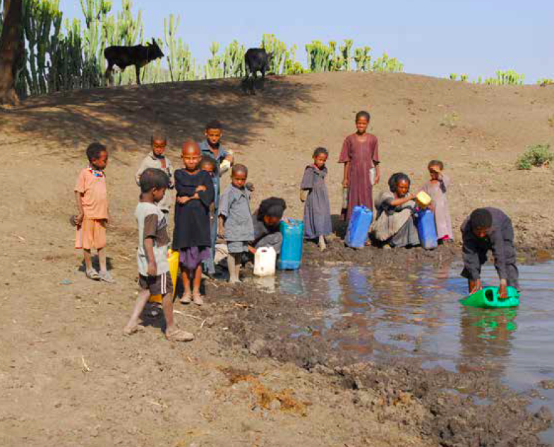 Community collecting water from a suitable Anopheles breeding site. Photo credit: UNICEF - For non-commercial reuse.